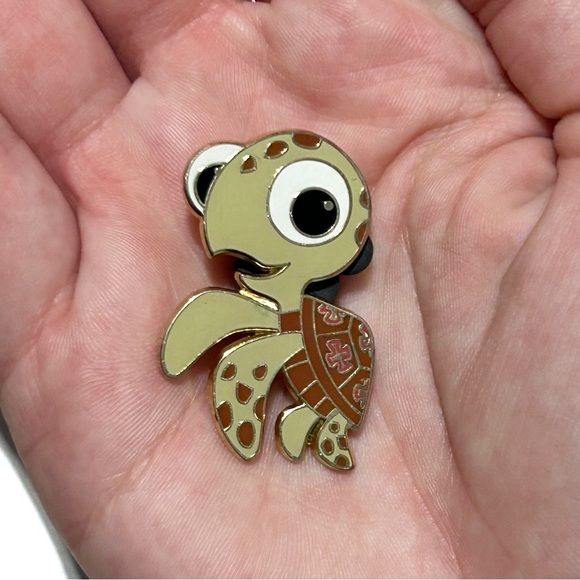 Authentic Disney Parks Pin Trading Squirt Turtle Finding Nemo Pin Pixar 2007 Fun - Picture 4 of 11
